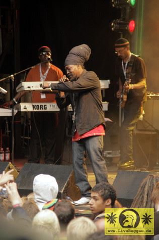 Junior Reid (Jam) and The Reggae Angels Band - Reggae Jam Festival - Bersenbrueck 10. August 2008 (12).JPG